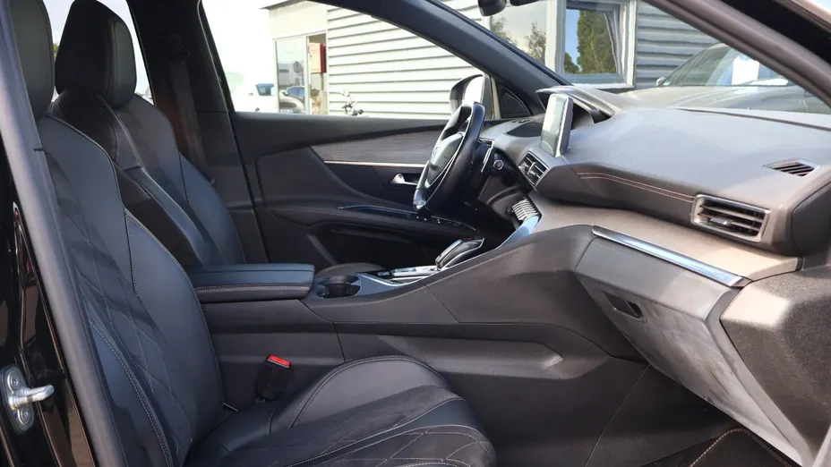 PEUGEOT 3008 -