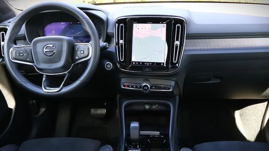 VOLVO XC40 -