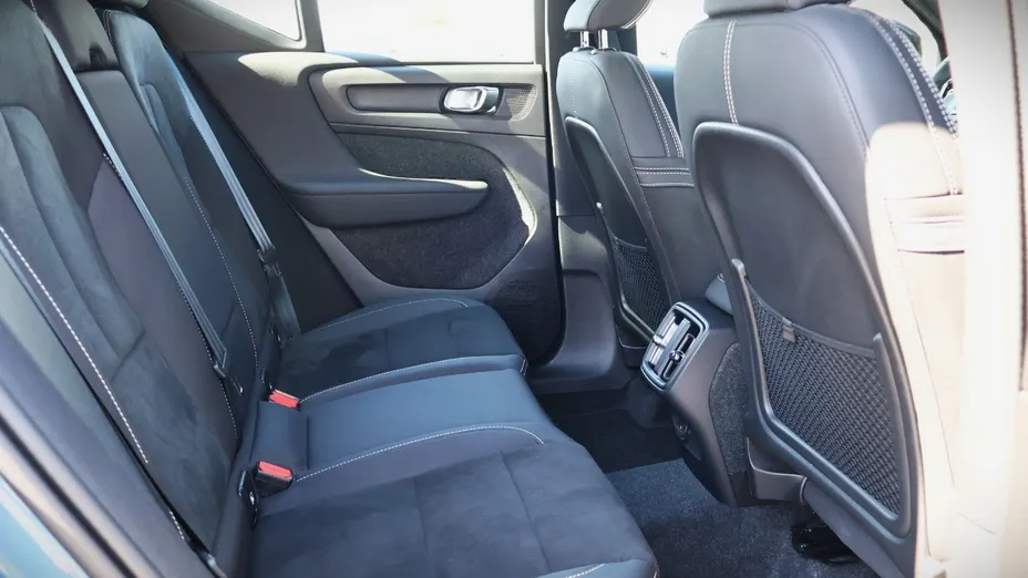 VOLVO XC40 -