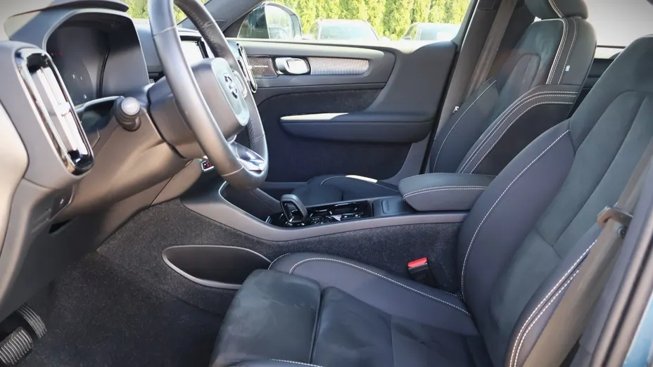 VOLVO XC40 -