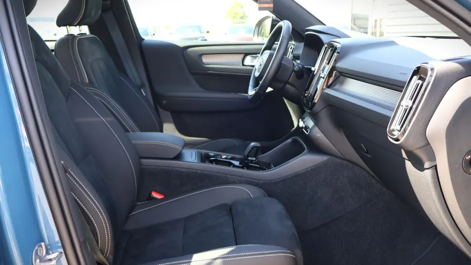 VOLVO XC40 -