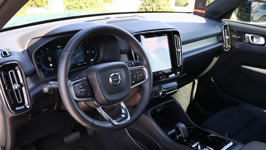 VOLVO XC40 -