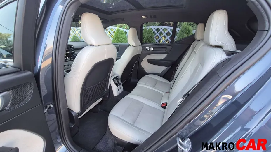 VOLVO XC40 -