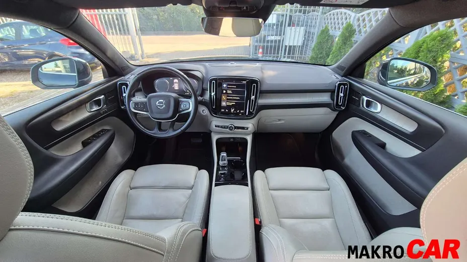 VOLVO XC40 -
