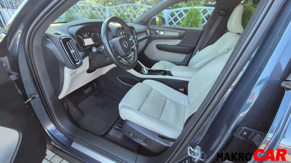 VOLVO XC40 -