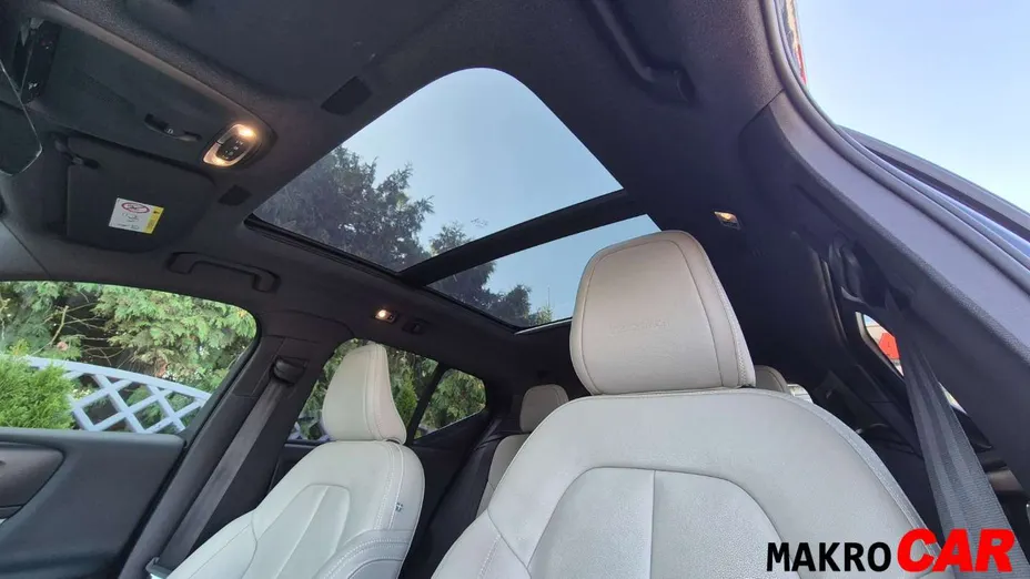 VOLVO XC40 -