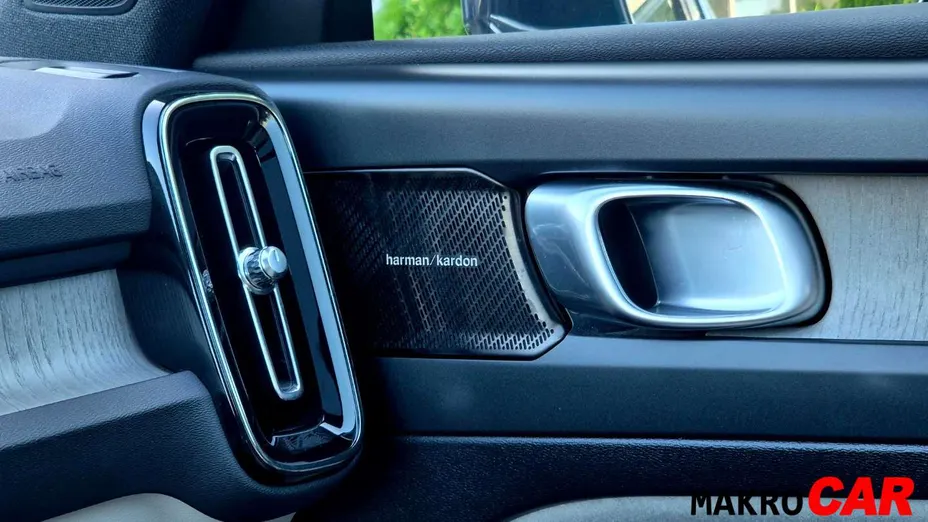 VOLVO XC40 -