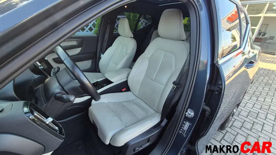 VOLVO XC40 -