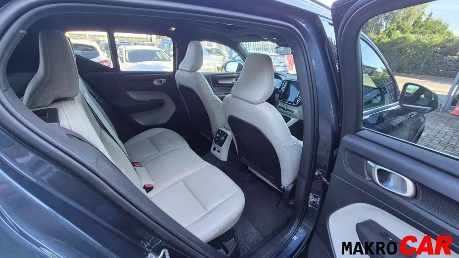 VOLVO XC40 -