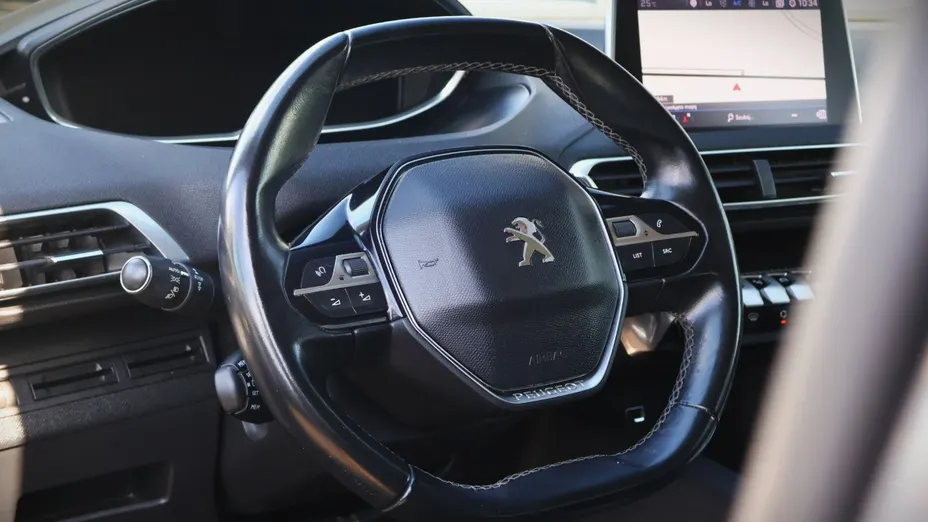 PEUGEOT 3008 -