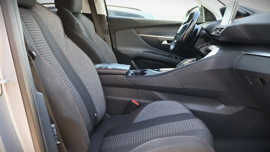 PEUGEOT 3008 -