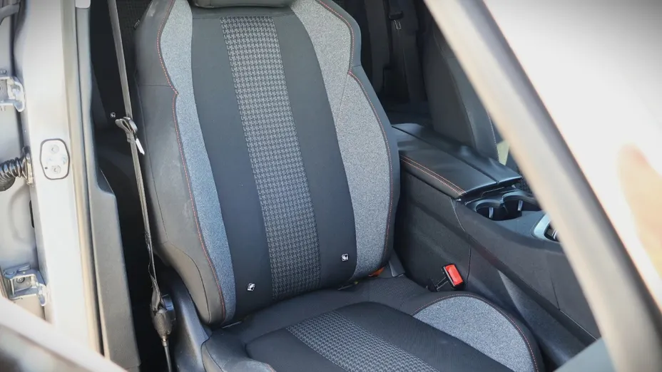PEUGEOT 3008 -