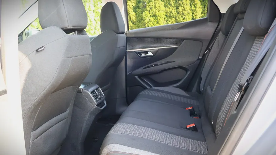 PEUGEOT 3008 -