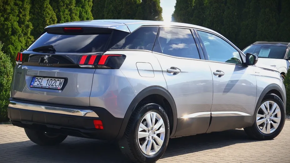PEUGEOT 3008 -