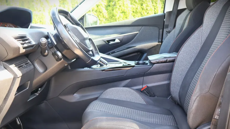 PEUGEOT 3008 -