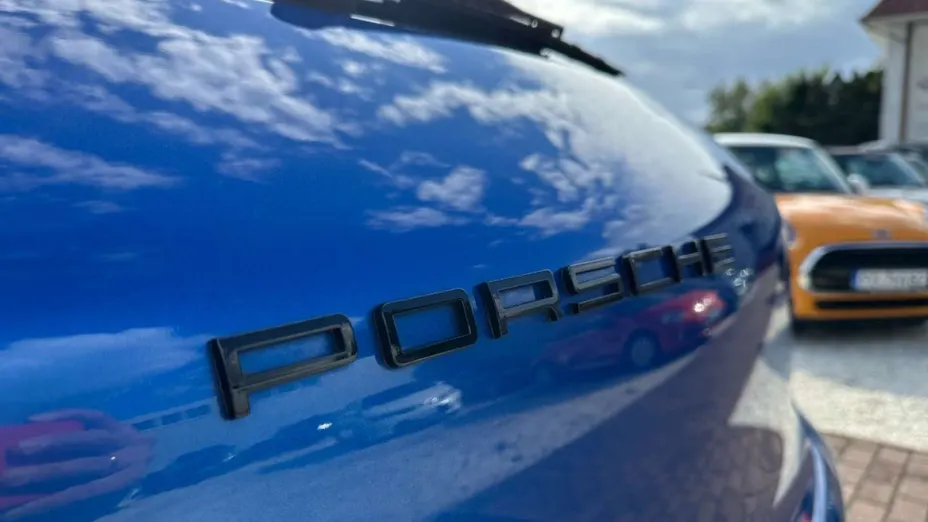 PORSCHE Macan -