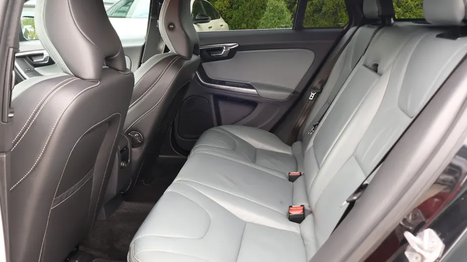 VOLVO V60 -