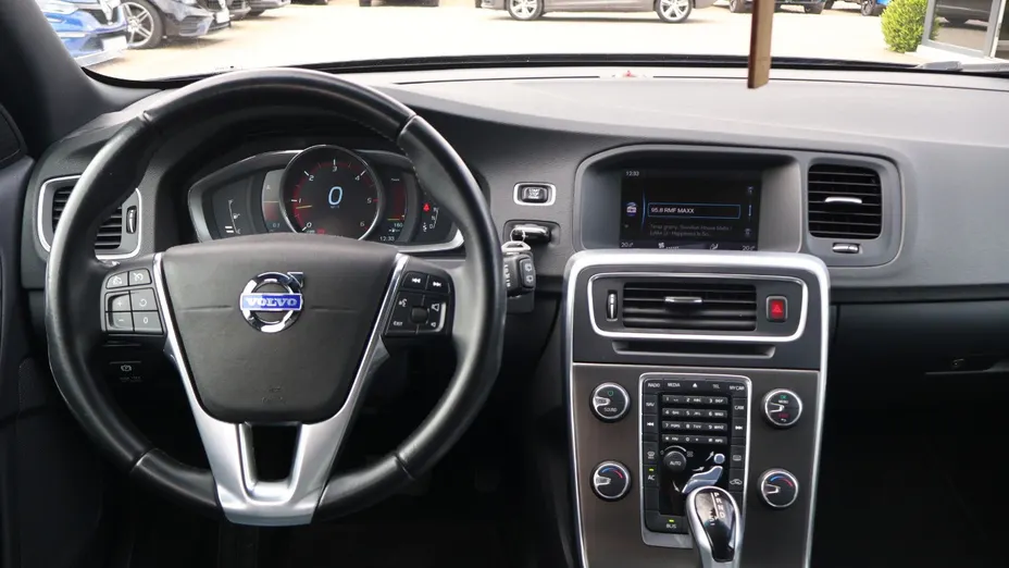 VOLVO V60 -
