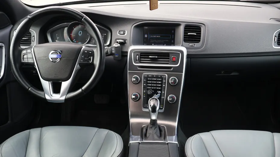 VOLVO V60 -