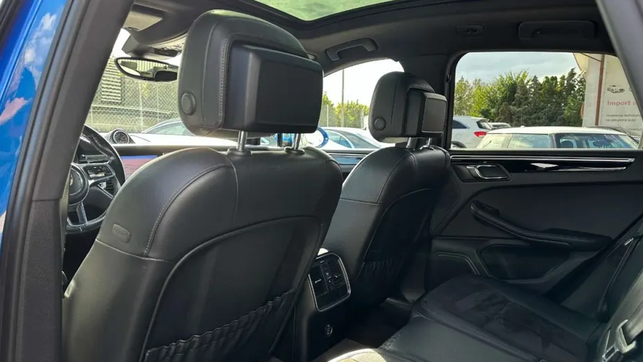 PORSCHE Macan -