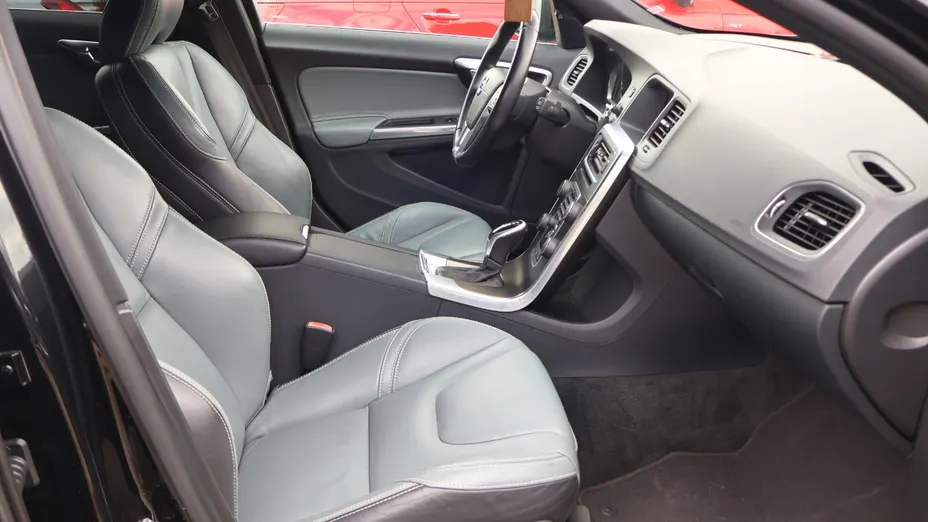 VOLVO V60 -