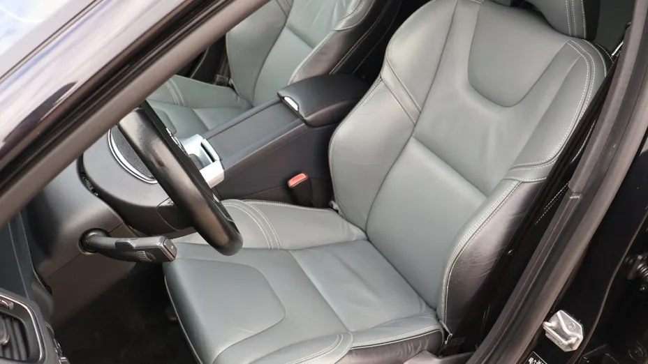 VOLVO V60 -