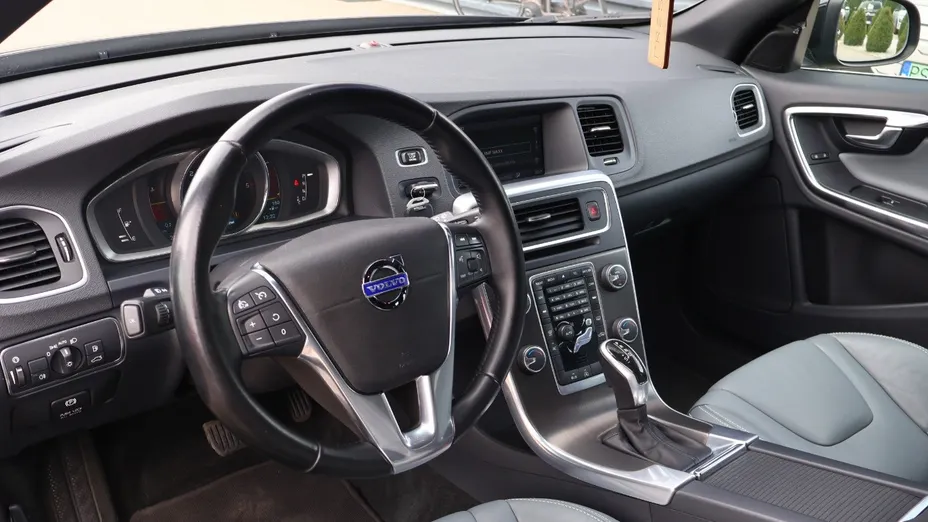 VOLVO V60 -