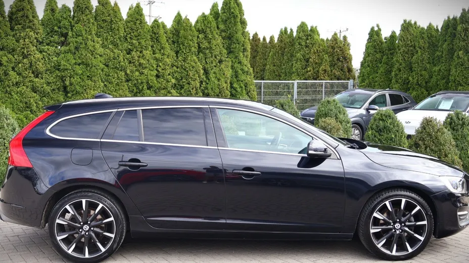 VOLVO V60 -