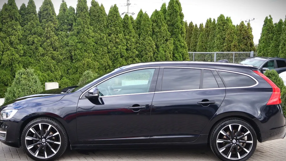 VOLVO V60 -
