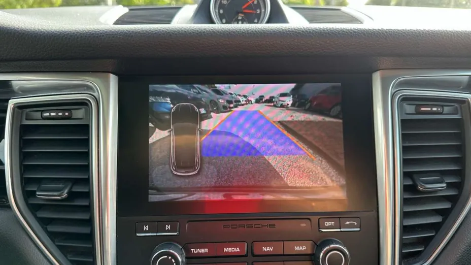PORSCHE Macan -