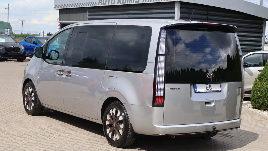 HYUNDAI Staria -