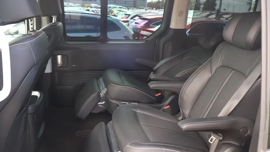HYUNDAI Staria -