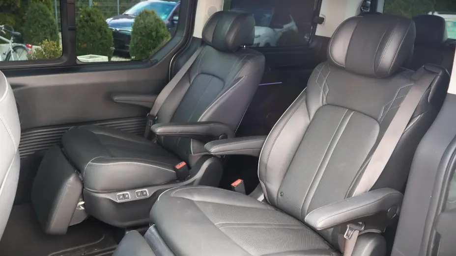 HYUNDAI Staria -