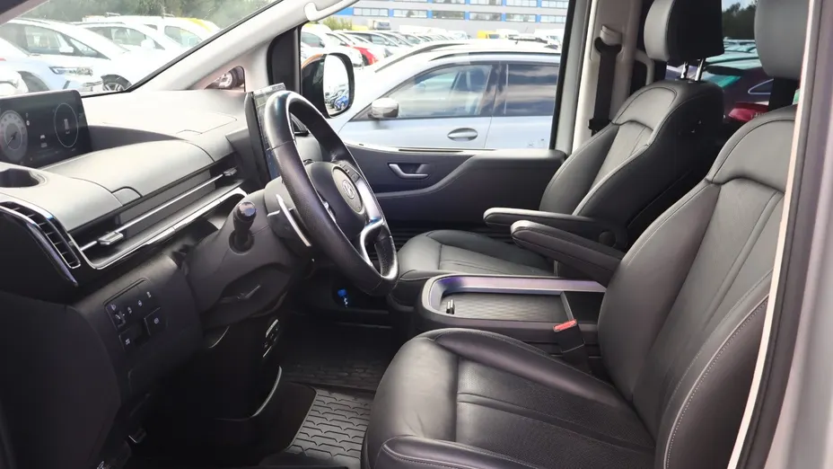 HYUNDAI Staria -