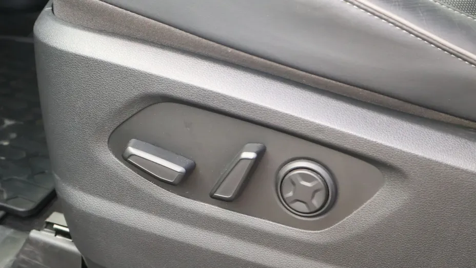 HYUNDAI Staria -
