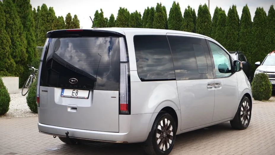 HYUNDAI Staria -