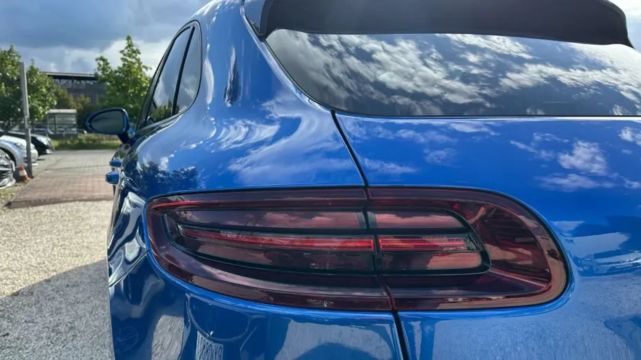 PORSCHE Macan -
