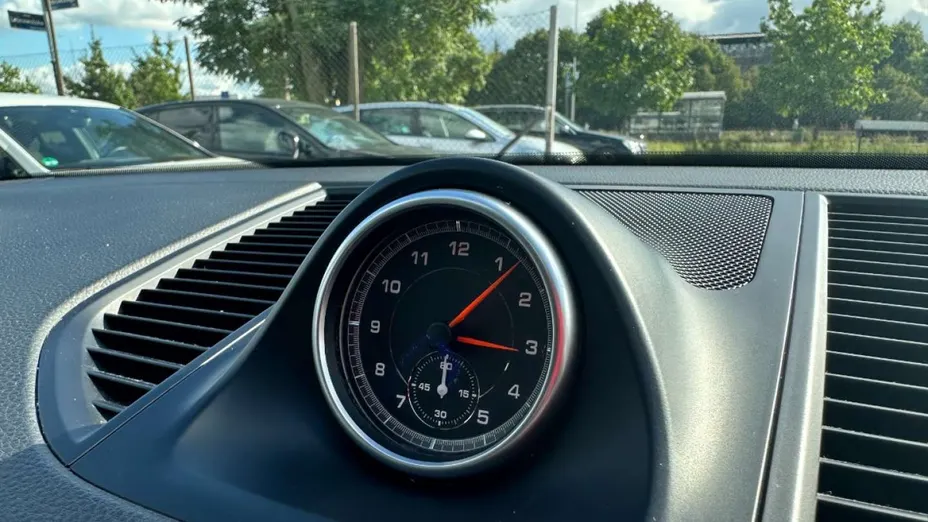 PORSCHE Macan -