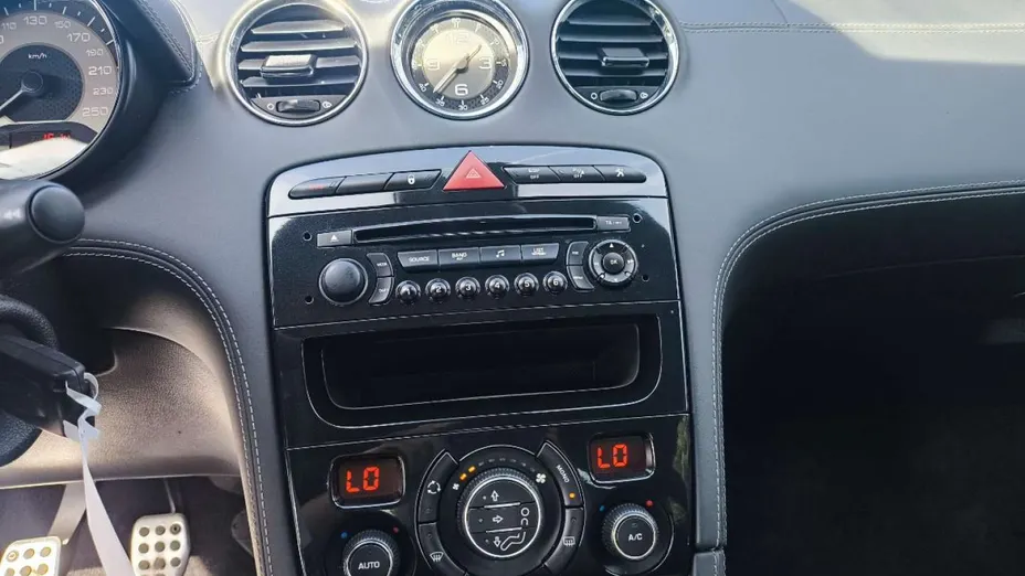 PEUGEOT RCZ -