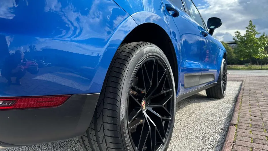 PORSCHE Macan -