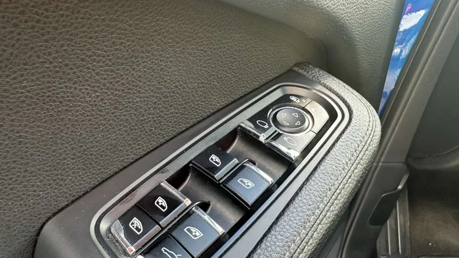PORSCHE Macan -