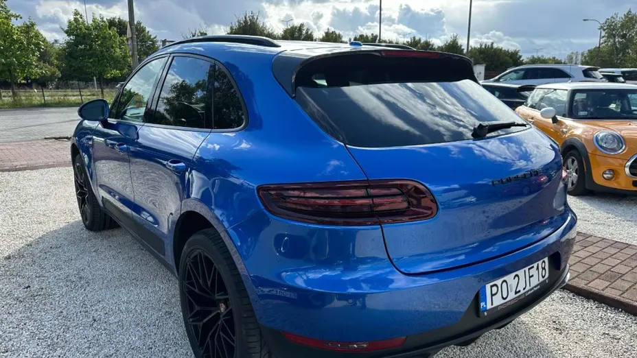 PORSCHE Macan -