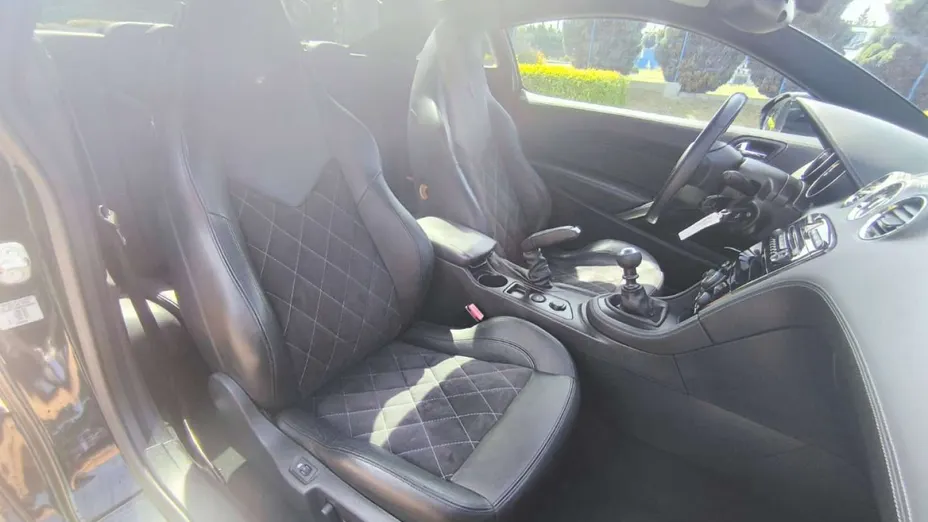 PEUGEOT RCZ -