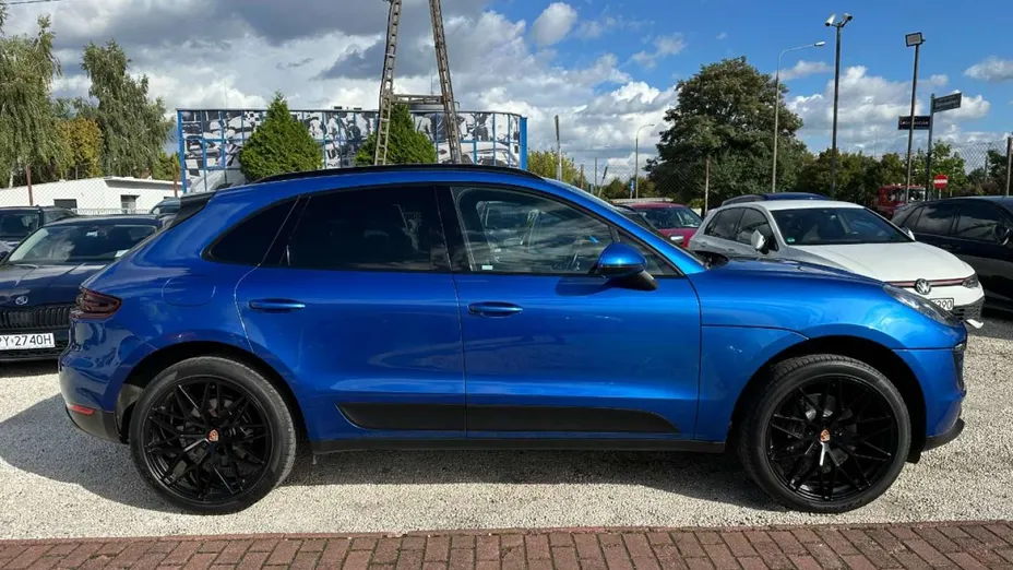 PORSCHE Macan -
