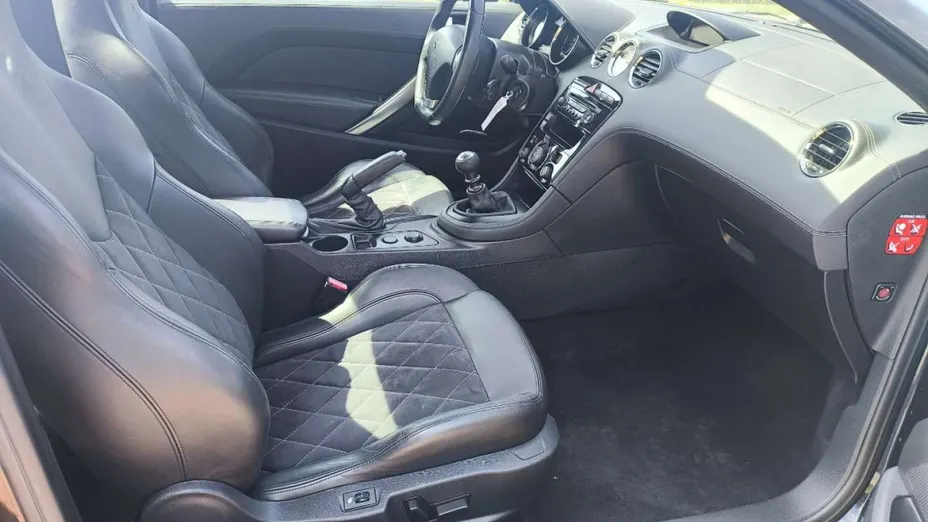 PEUGEOT RCZ -