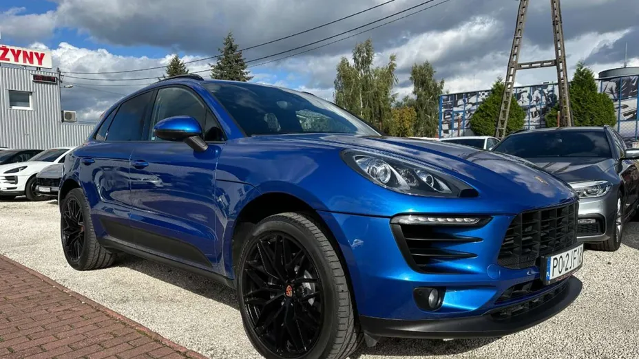 PORSCHE Macan -