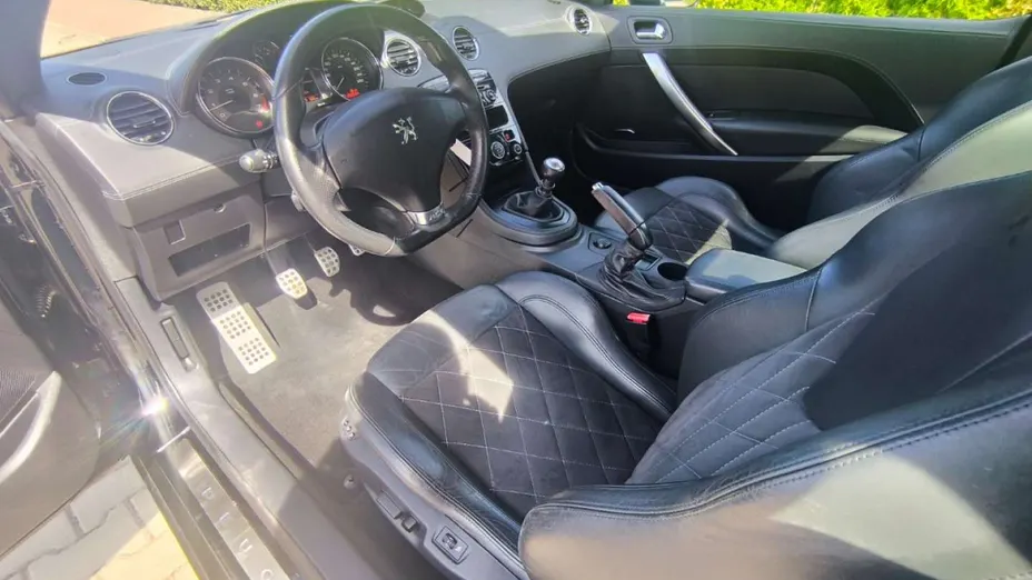 PEUGEOT RCZ -