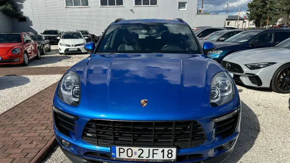 PORSCHE Macan -