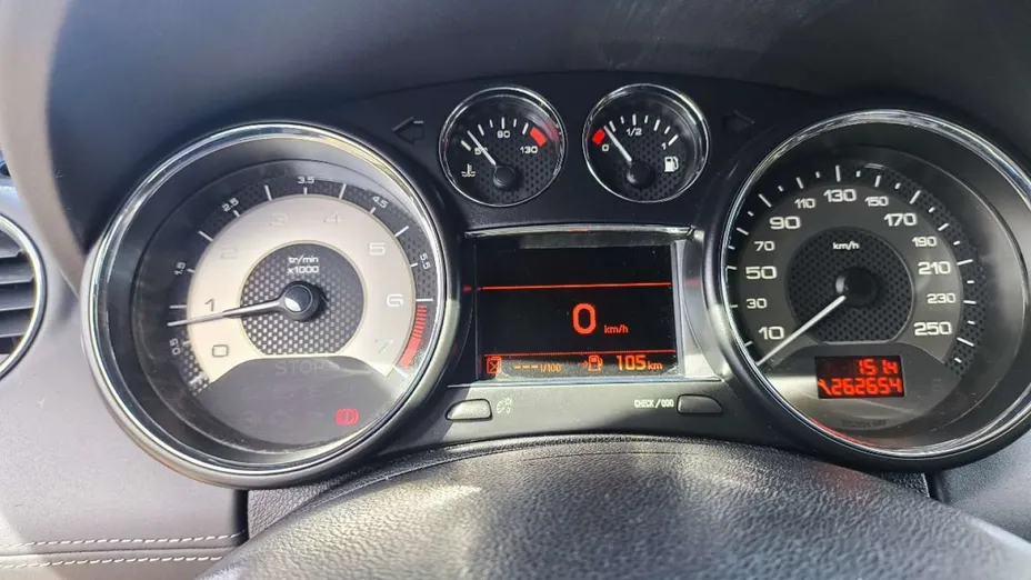 PEUGEOT RCZ -