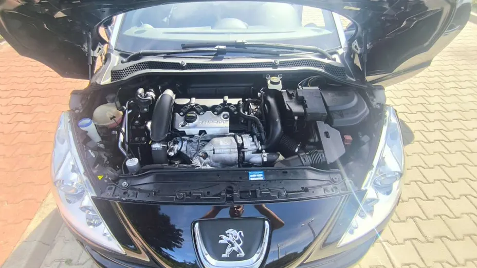 PEUGEOT RCZ -